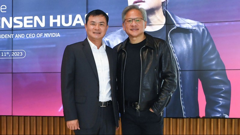 Anh 4-Dai dien NVIDIA va Viettel chup anh luu niem.jpeg