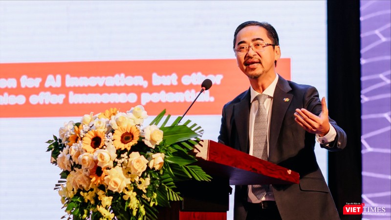 vt_Ông Phan Thanh Sơn - Giám đốc phát triển kinh doanh - Công ty Hệ thống Thông tin FPT chia sẻ tham luận về chủ đề “AI_ cơ hội, thách thức và xu hướng khai thác dữ liệu số”..JPG