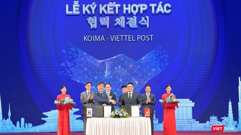 Đại diện lãnh đạo Viettel Post và KOIMA tại lễ ký kết hợp tác