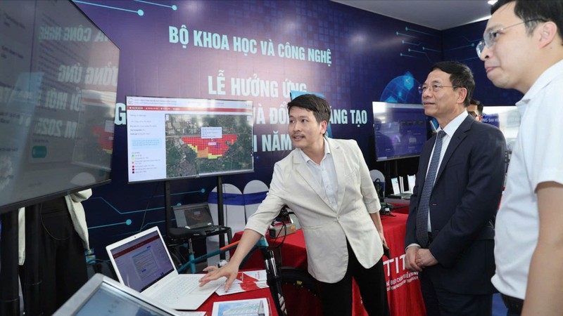 nguyen manh hung doi moi sang tao.jpg