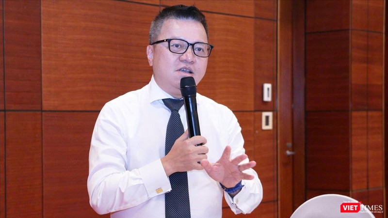 Ông Lê Quốc Minh cảnh báo rằng nếu báo chí suy yếu hoặc biến mất thì chính doanh nghiệp sẽ chịu thiệt hại.