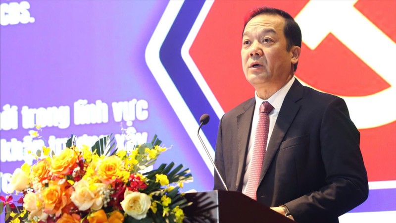 Thứ trưởng Phạm Đức Long trình bày báo cáo về hoạt động 6 tháng của toàn ngành. Ảnh: T.H.