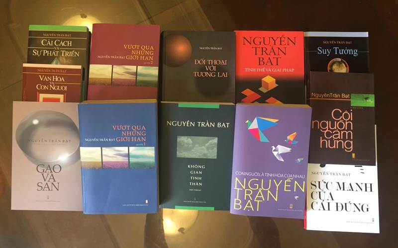 Sách do ông Nguyễn Trần Bạt viết và xuất bản.