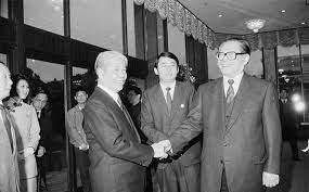 TBT Đỗ Mười hội đàm với TBT-Chủ tịch Trung Quốc Giang Trạch Dân ngày 6/11/1991 tại Bắc Kinh. Ảnh CAND.