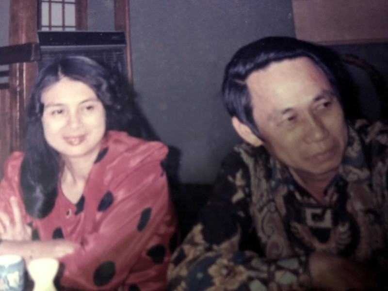 Đại sứ Lê Mai và Phu nhân Đại sứ Lê Hoàng Mai trong thời gian ở Bangkok (cuối 1986 đến đầu 1990). Copyright Lê Hoàng Mai. Đại sứ Lê Mai và Phu nhân Đại sứ Lê Hoàng Mai trong thời gian ở Bangkok (cuối 1986 đến đầu 1990). Copyright Lê Hoàng Mai.