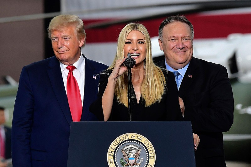 Ông Trump so sánh Ivanka và ông Pompeo là "Người đẹp và quái thú" (Ảnh: NYPost) Ông Trump so sánh Ivanka và ông Pompeo là