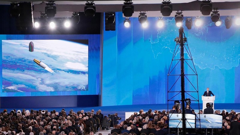 Tổng thống Putin công bố các vũ khí mới của Nga trong lúc đưa ra thông điệp liên bang năm 2018 (Ảnh: The National)