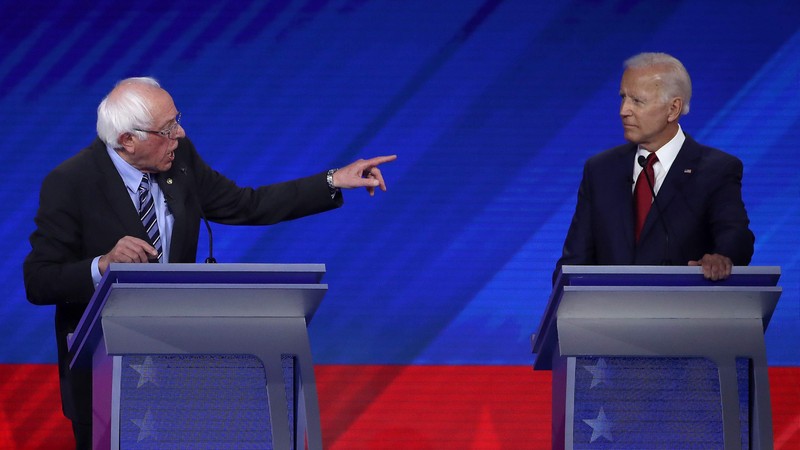 Ứng viên Sanders liên tục la hét và chỉ trỏ trong vòng tranh luận (Ảnh: Getty) Ứng viên Sanders liên tục la hét và chỉ trỏ trong vòng tranh luận (Ảnh: Getty)