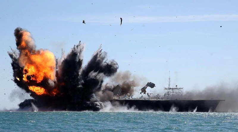 Hải quân Iran diệt hạm trong một cuộc tập trận (Ảnh: Getty) Hải quân Iran diệt hạm trong một cuộc tập trận (Ảnh: Getty)