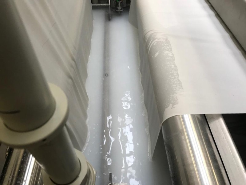 Sợi vải được nhúng qua nano ô xít đồng tại cơ sở của Sonovia (Ảnh: Israel21c) Sợi vải được nhúng qua nano ô xít đồng tại cơ sở của Sonovia (Ảnh: Israel21c)