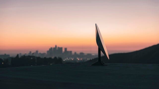 Ảnh một antenna được cho là thiết bị đầu cuối lắp đặt ở Los Angeles (Ảnh: Reddit)