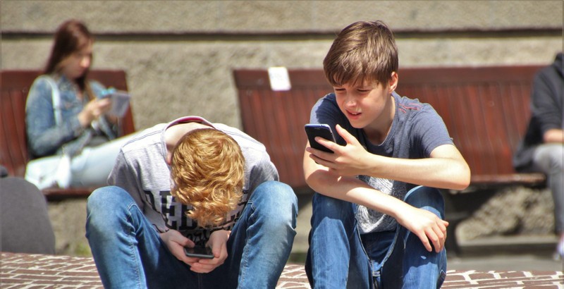 Chính phủ Canada ra quyết định cấm sử dụng điện thoại di động ở tất cả các trường tiểu học và trung học (Ảnh: Getty) Chính phủ Canada ra quyết định cấm sử dụng điện thoại di động ở tất cả các trường tiểu học và trung học (Ảnh: Getty)