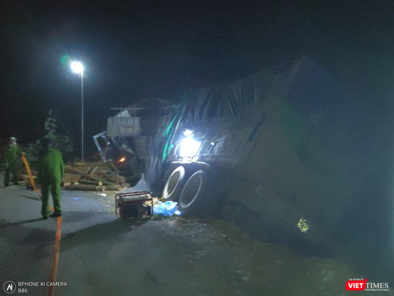 Hiện trường vụ tai nạn giao thông nghiêm trọng