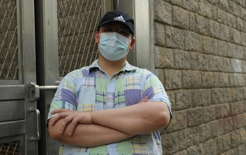 Owen Ching rất thích những hình thức khuyến khích và đã quyết định đi tiêm vaccine COVID-19 (Ảnh: SCMP)