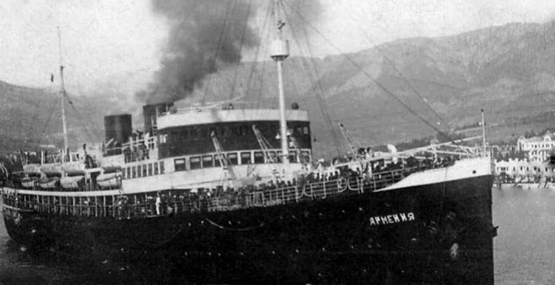 Tàu quân y Armenia của Liên Xô (Ảnh: NWD)