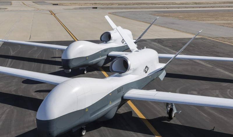 2 chiếc drone MQ-4C Triton của Mỹ, do hãng Northrop Grumman chế tạo (Ảnh: Handout)