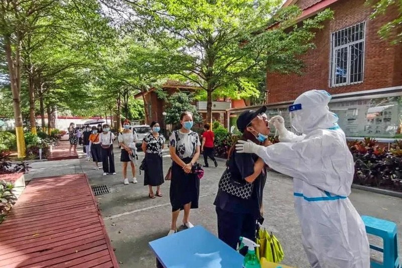 Xét nghiệm diện rộng, cùng các biện pháp khác, mà Trung Quốc áp dụng được xem là cực kỳ hiệu quả (Ảnh: SCMP)