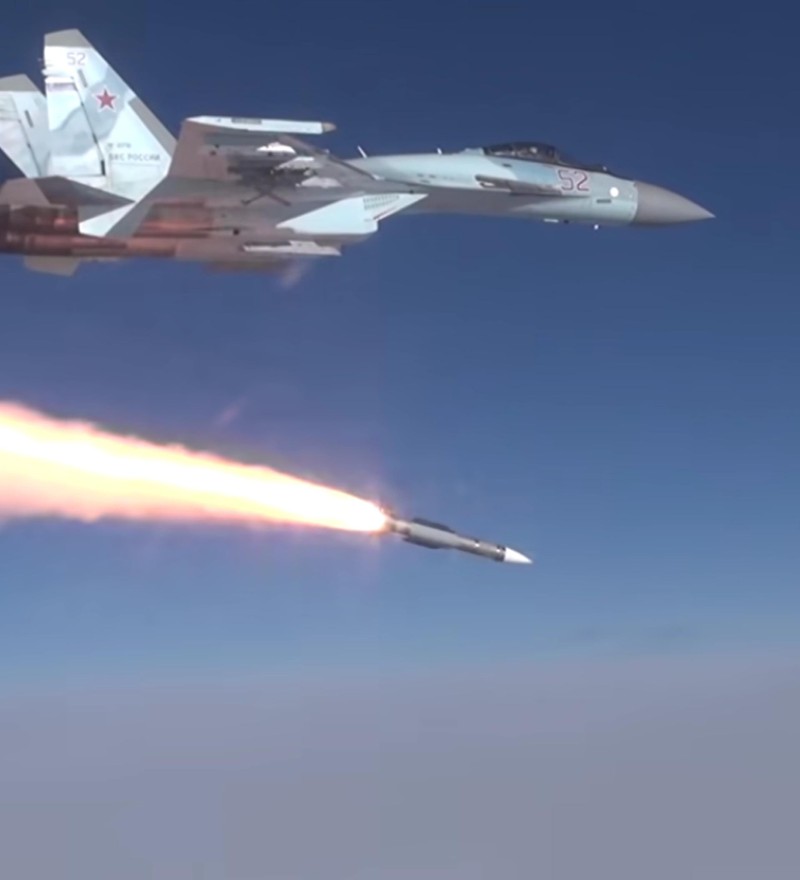 Tên lửa R-37M được phóng từ Su-35 (Ảnh: Sputnik)