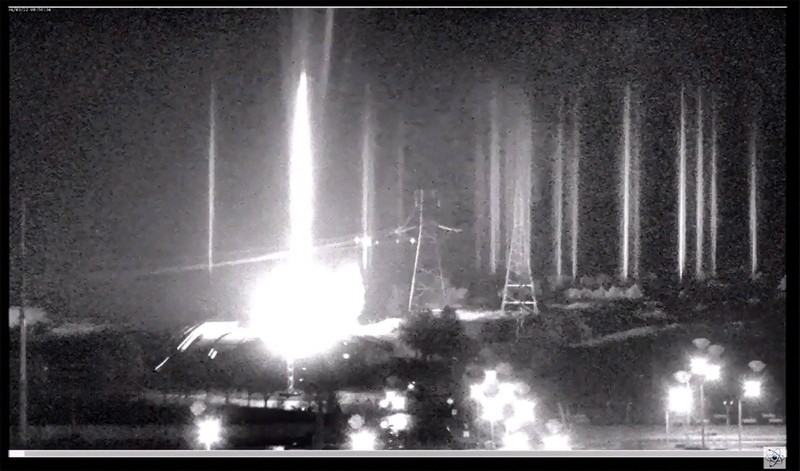 Một bức ảnh chụp cho thấy vụ nổ bên trong nhà máy điện hạt nhân Zaporizhzhia (Ảnh: AFP)