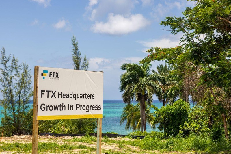 Một tấm biển quảng cáo của FTX tại Bahamas (Ảnh: WSJ)