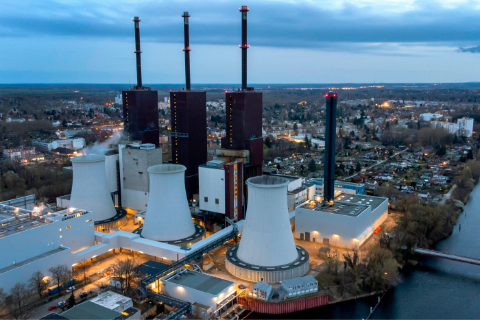 Tháp làm mát tại một nhà máy điện chạy bằng khí đốt ở Đức (Ảnh: AP) Tháp làm mát tại một nhà máy điện chạy bằng khí đốt ở Đức (Ảnh: AP)