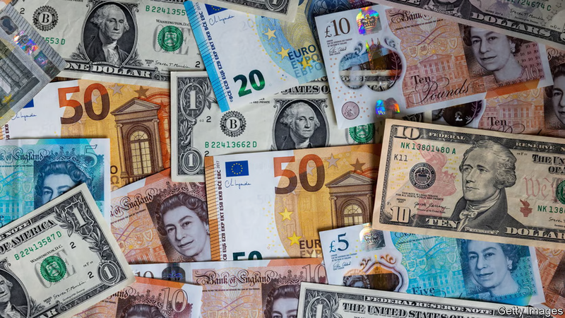 Thế giới đang phải đối mặt với gánh nặng trả lãi 13 nghìn tỉ do lãi suất cao hơn (Ảnh: Getty)