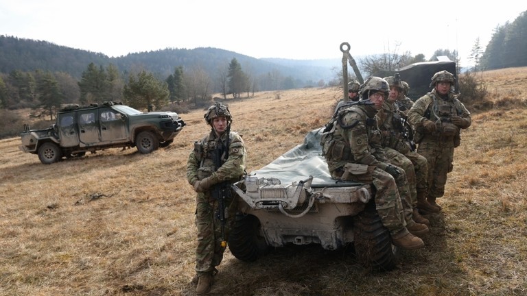 Binh lính Mỹ trong một cuộc tập trận tại Khu huấn luyện Hohenfels ở Đức vào ngày 3/2. Ảnh: Getty.
