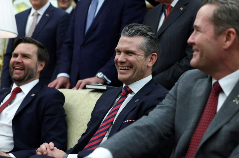 Bộ trưởng Quốc phòng Mỹ Pete Hegseth, Phó Tổng thống J.D. Vance và Cố vấn An ninh Quốc gia Mike Waltz trong cuộc gặp Tổng thư ký NATO Mark Rutte tại Nhà Trắng ngày 13/3. Ảnh: Reuters.