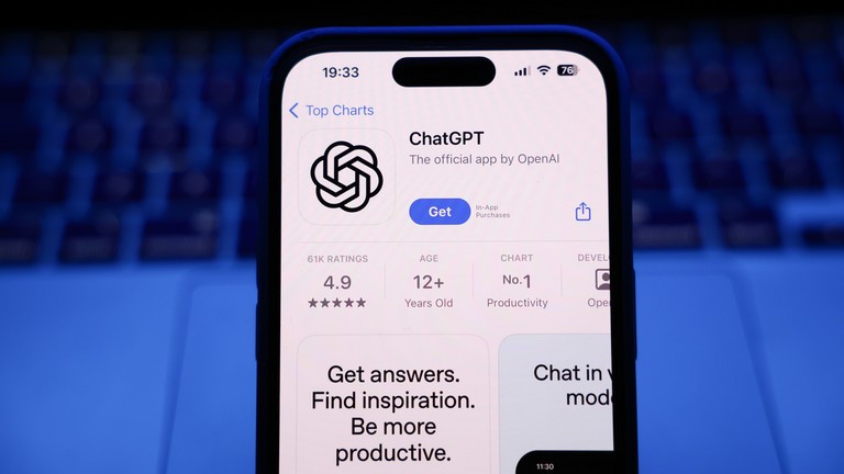 Ứng dụng ChatGPT trên App Store hiển thị trên màn hình điện thoại. Ảnh: Getty.