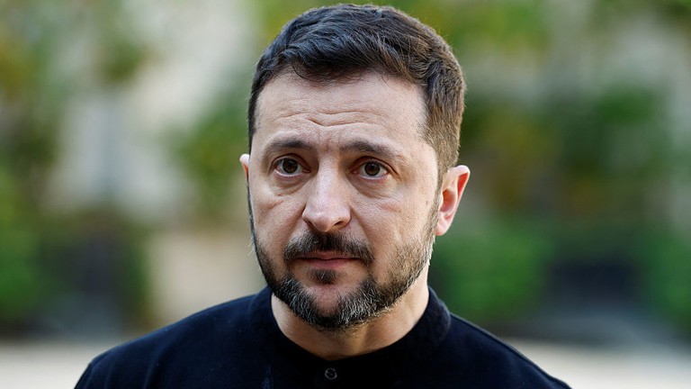 Nhà lãnh đạo Ukraine Volodymyr Zelensky tại Paris, Pháp ngày 27/3. Ảnh: Getty.