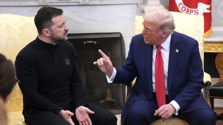 Tổng thống Ukraine Volodymyr Zelensky và Tổng thống Mỹ Donald Trump có pha tranh cãi nảy lửa tại Nhà Trắng hôm 28/2. Ảnh: Getty.