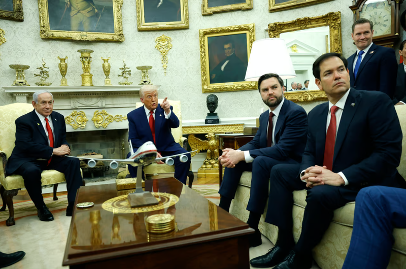 "Chúng ta đang thâm hụt 350 tỷ USD với EU và con số này sẽ nhanh chóng biến mất", ông Trump nói. Ảnh: Getty.