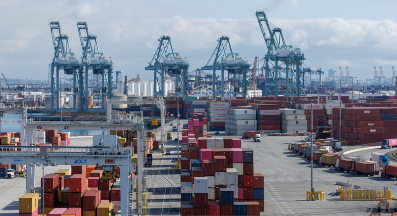 Mỹ tuyên bố sẽ tiếp tục mức thuế 104% đối với hàng hóa của Trung Quốc. Ảnh: Reuters.