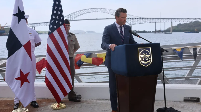 Bộ trưởng Quốc phòng Mỹ Pete Hegseth phát biểu trong chuyến thăm Panama hôm 8/4. Ảnh: Getty.