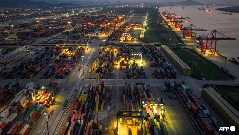 Các container vận chuyển được nhìn thấy tại một cảng ở Nam Kinh, tỉnh Giang Tô, miền Đông Trung Quốc vào ngày 8/4. Ảnh: AFP.