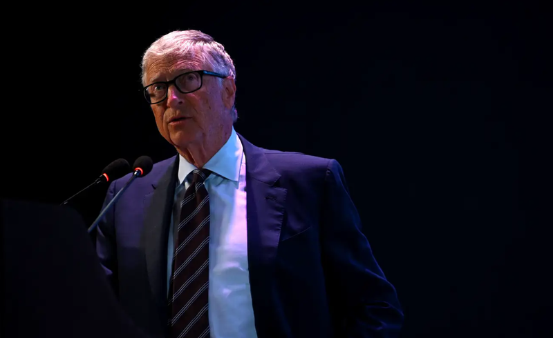 Tỷ phú, nhà từ thiện Bill Gates cho biết AI có thể khiến con người nghỉ hưu sớm hoặc rút ngắn tuần làm việc. Ảnh: AFP.