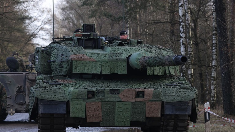 Xe tăng Leopard 2 của Đức trong cuộc tập trận ở Munster, Đức vào ngày 7/2/2022. Ảnh: Getty.