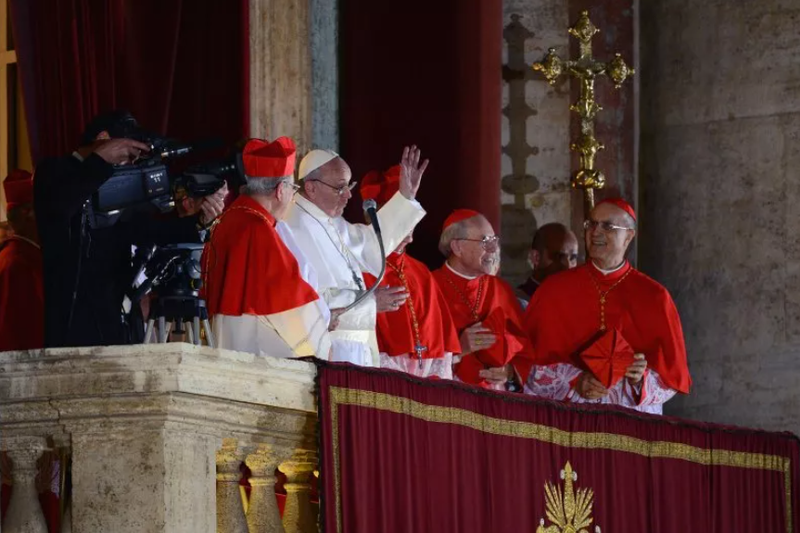 Đức Giáo hoàng Francis xuất hiện trên ban công trung tâm của Vương cung thánh đường Thánh Peter vào ngày 13/3/2013 tại Thành phố Vatican, Vatican. Ảnh: Getty.