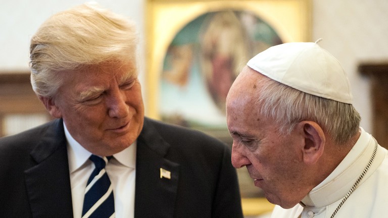 Đức Giáo hoàng Francis gặp Tổng thống Mỹ Donald Trump tại Vatican vào ngày 24/5/2017. Ảnh: Getty.