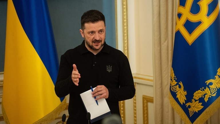 Vladimir Zelensky của Ukraine trong một cuộc họp báo ngày 22/4. Ảnh: 