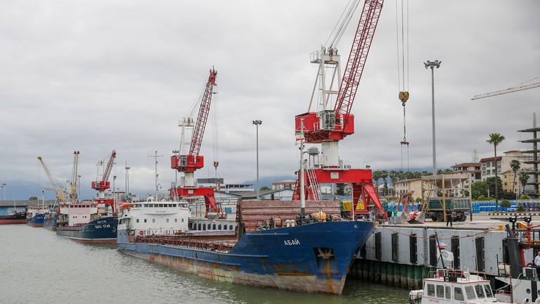 Mỹ công bố gói lệnh trừng phạt mới nhằm vào các nước mua dầu từ Iran. Ảnh: Getty.