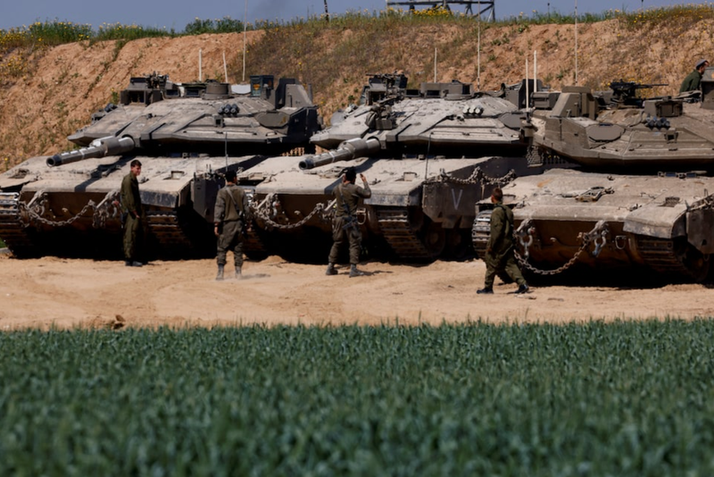 Xe tăng Israel được bố trí gần biên giới Israel-Gaza, tại Israel, ngày 18/3. Ảnh: Reuters.