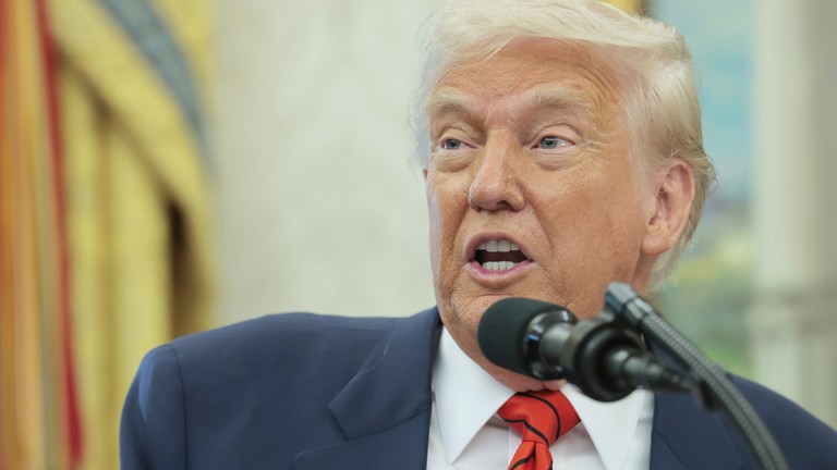 Tổng thống Mỹ Donald Trump tại Phòng Bầu dục ở Nhà Trắng, Washington, DC. ngày 6/5. Ảnh: Getty.