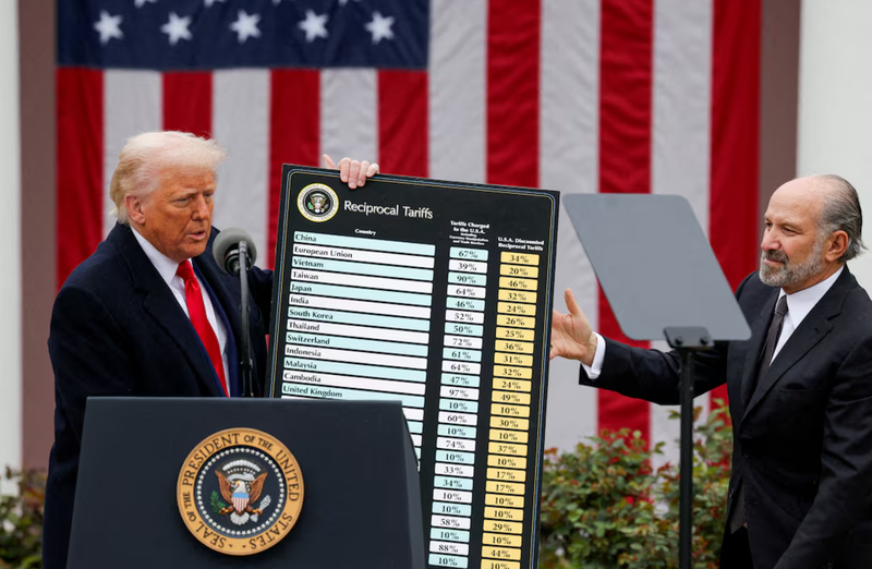 Tòa án Mỹ tuýt còi ong Trump Thuế quan toàn diện bị chặn vì vượt thẩm quyền.png