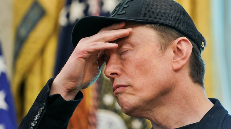 Ông Musk đã mất cả thảy 583 vệ tinh do bị rơi tính đến năm 2024. Ảnh: Reuters.