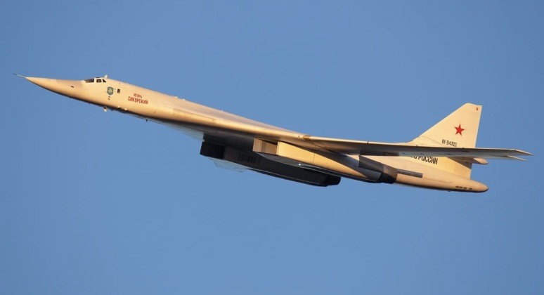 Máy bay ném bom chiến lược Tu-160 của Không quân Nga. Ảnh: MW.