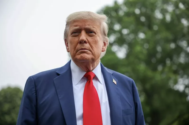 Tổng thống Mỹ Donald Trump dừng lại và phát biểu với giới truyền thông tại Bãi cỏ phía Nam của Nhà Trắng vào ngày 15/6. Ảnh: Getty.