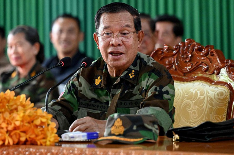 Cựu Thủ tướng Hun Sen phát biểu trong chuyến thăm lực lượng vũ trang Campuchia đóng quân dọc biên giới với Thái Lan vào ngày 26/6. Ảnh: AFP.