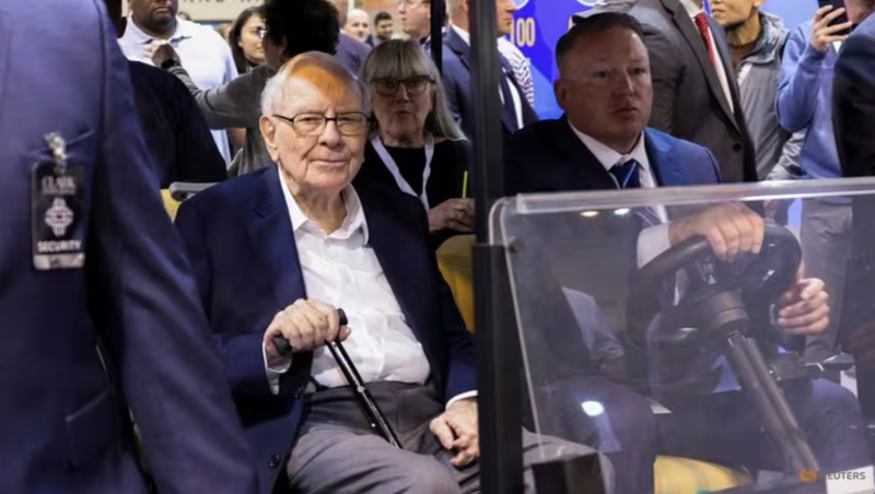 Ông Warren Buffett tham dự cuộc họp cổ đông thường niên của Berkshire Hathaway tại Omaha, Nebraska, Mỹ ngày 3/5/2024. Ảnh: Reuters.