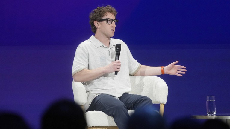 Mark Zuckerberg phát biểu tại hội nghị nhà phát triển AI LlamaCon 2025, ngày 29/4. Ảnh: Getty.